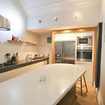 Two Bedroom Ground Floor Flat In Clifton Village *