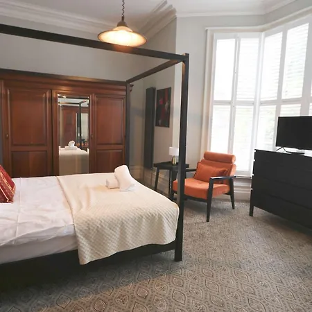 Two Bedroom Ground Floor Flat In Clifton Village Appartement *